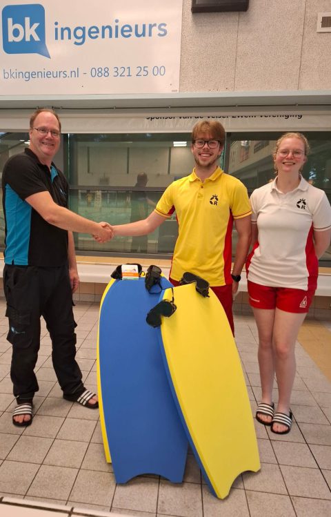 reddingsbrigade, IJmuiden, BK ingenieurs, sponsoring, steun, Heerenduinen, Nico Boot, zwembad, training, oefenen, surfplankje, duikbril